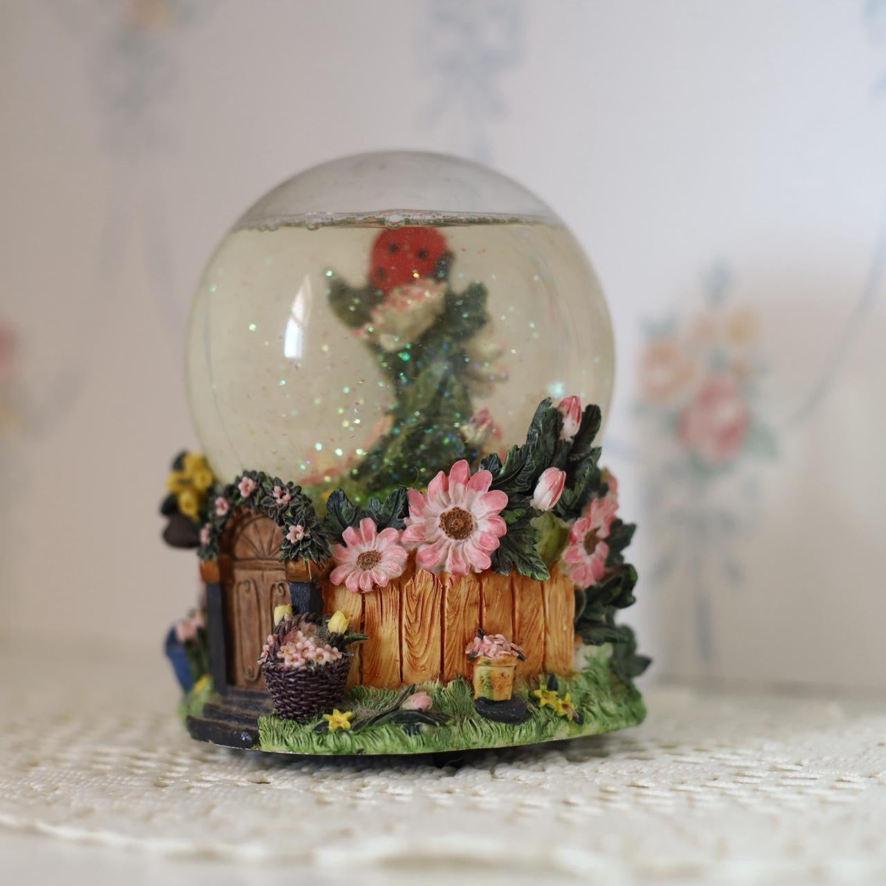 vtg ladybug glitter snow globe