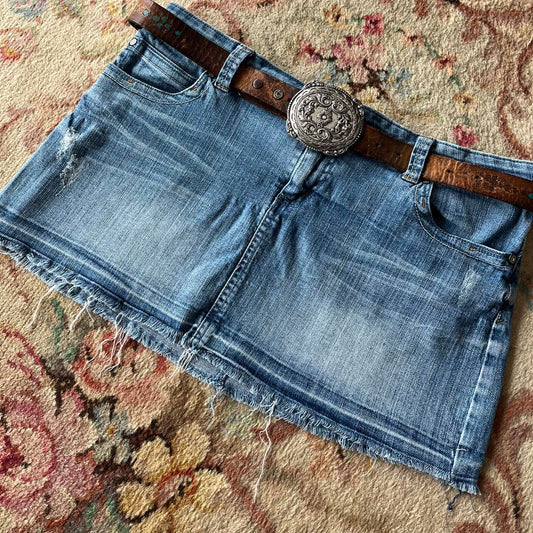 2000s L.E.I distressed mini shorts