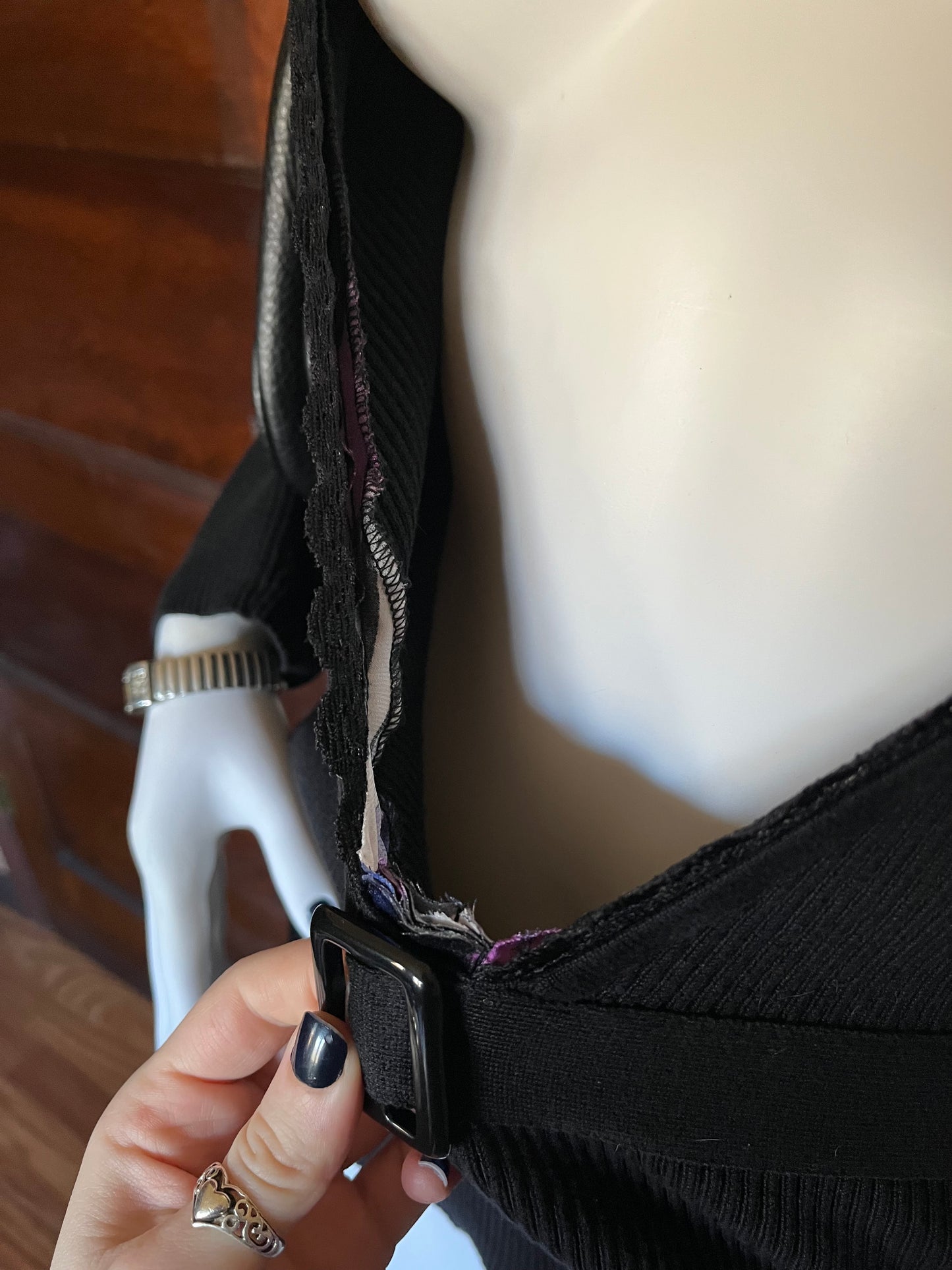 2000s apt. 9 deep plunge top