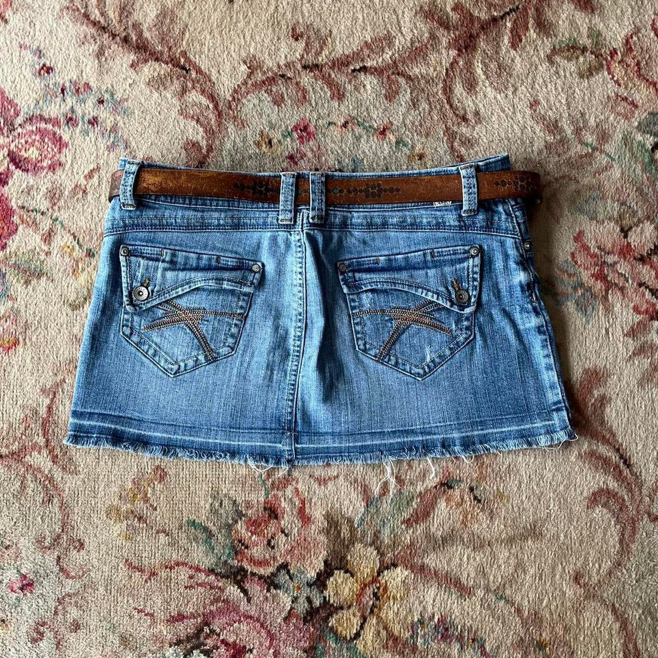 2000s L.E.I distressed mini shorts