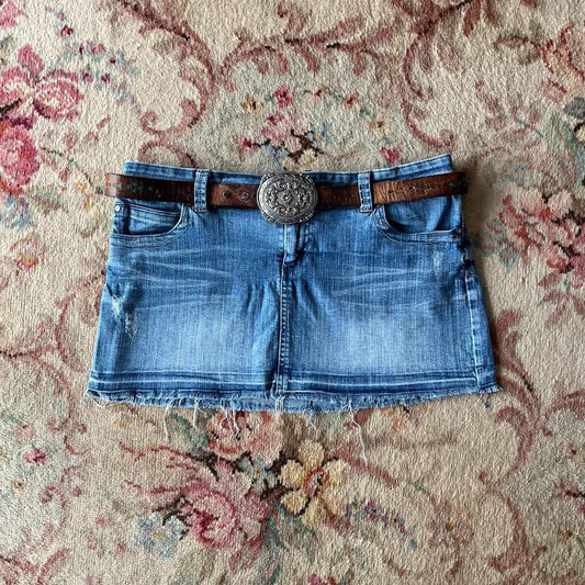 2000s L.E.I distressed mini shorts