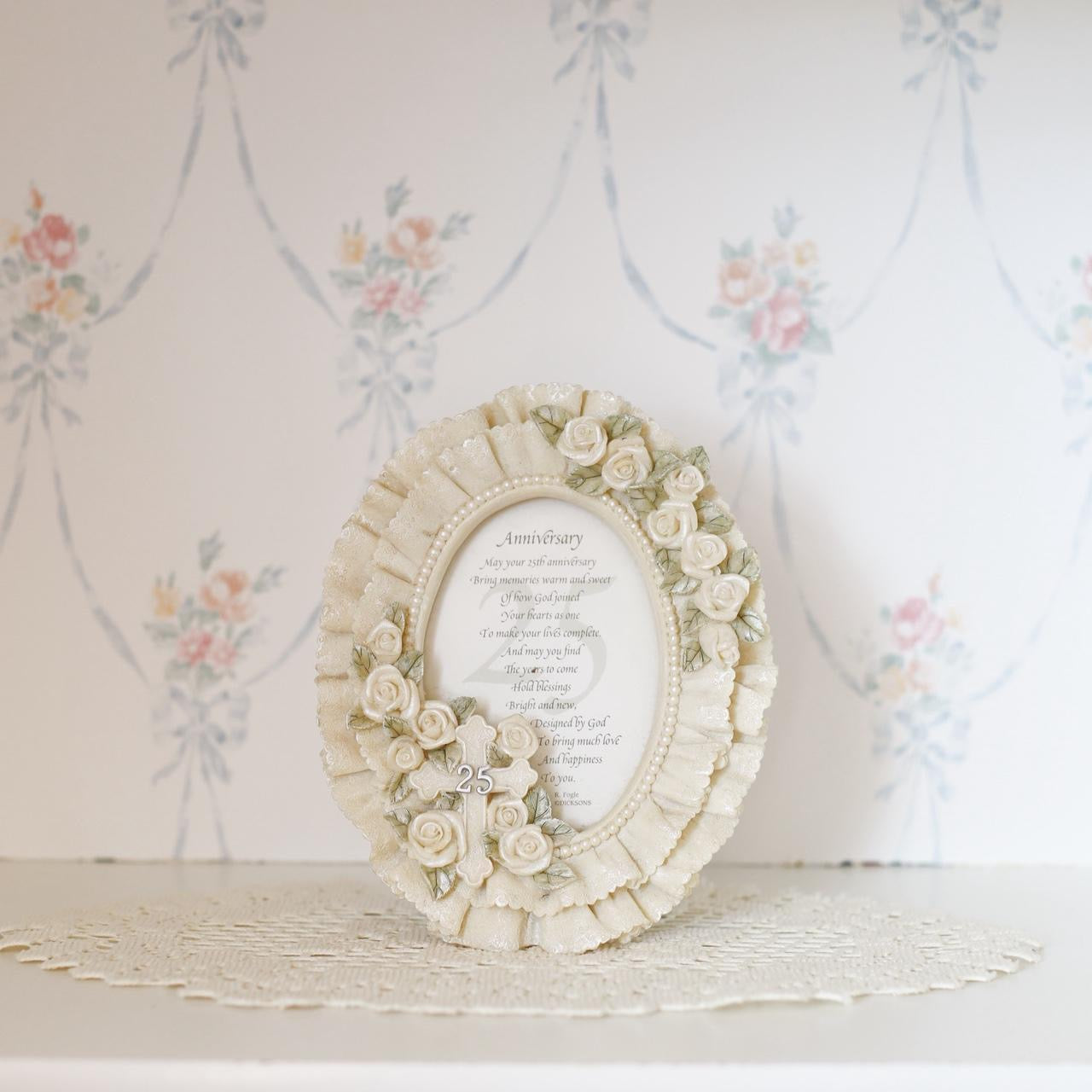 vtg dainty morute picture frame