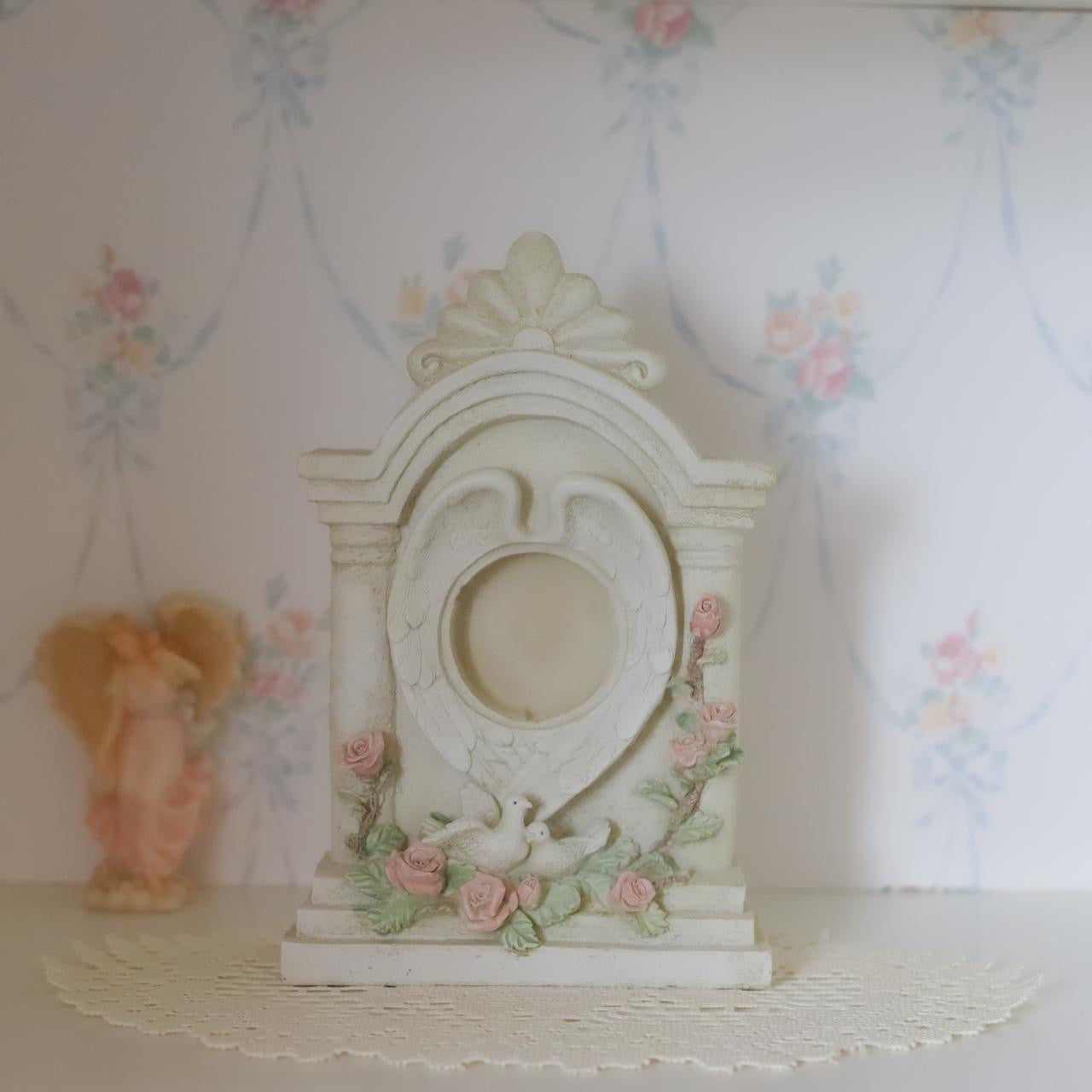 Angelic 90s dove mantle clock