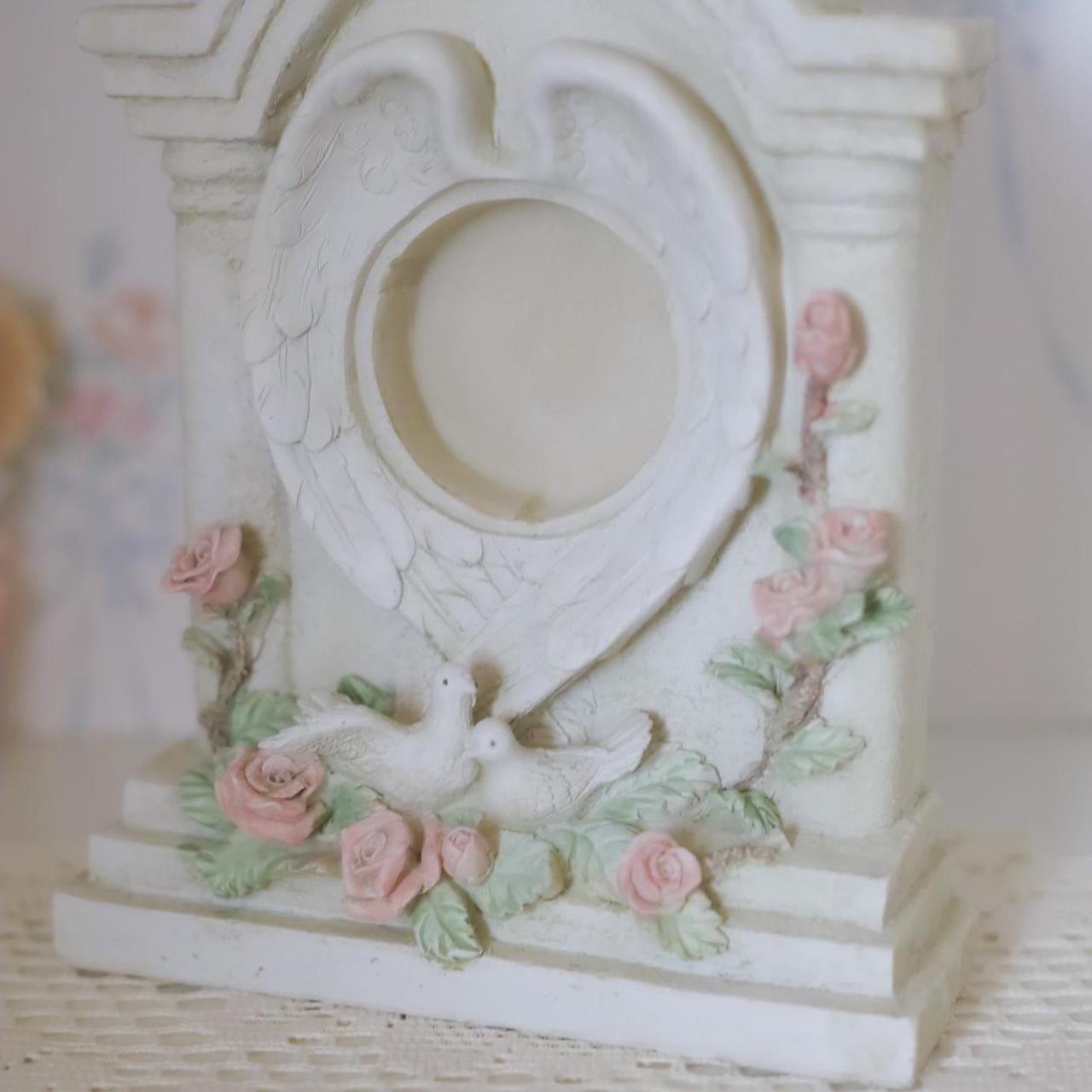 Angelic 90s dove mantle clock